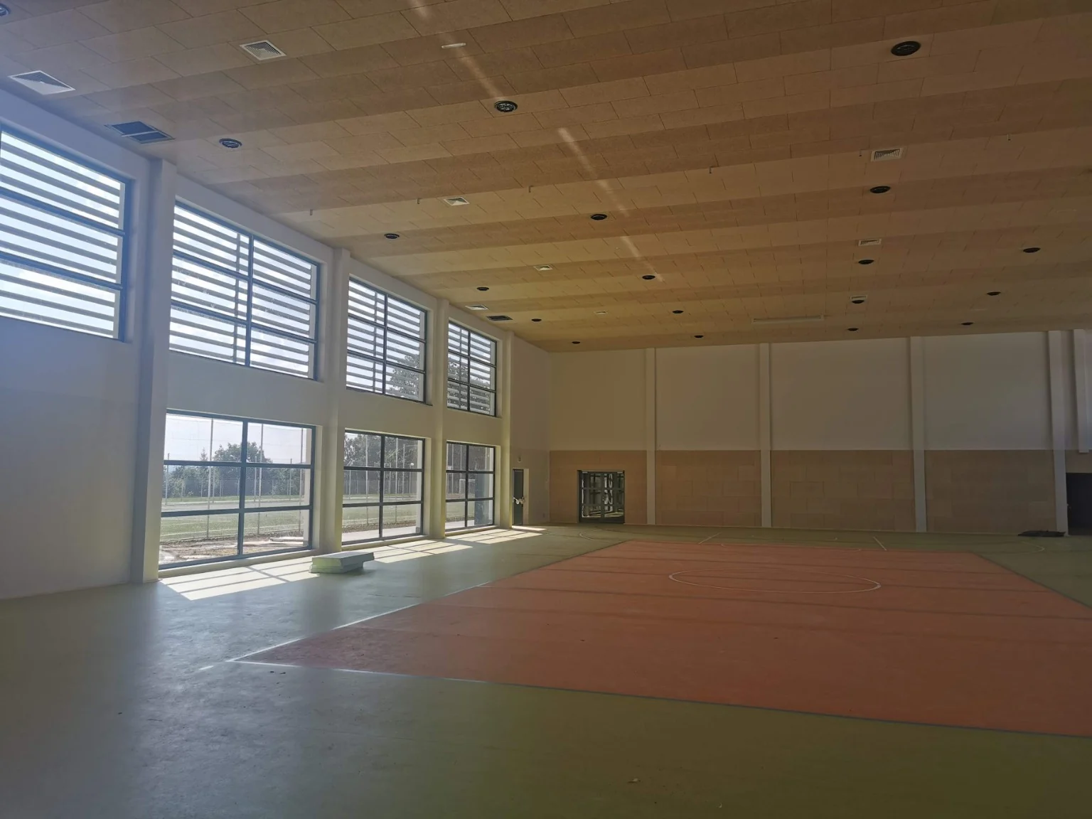 Hala sportowa w Miejscu Piastowym